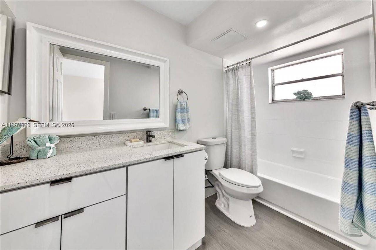 1750 W 46th St, Unit 433, Hialeah, FL 33012 Photo