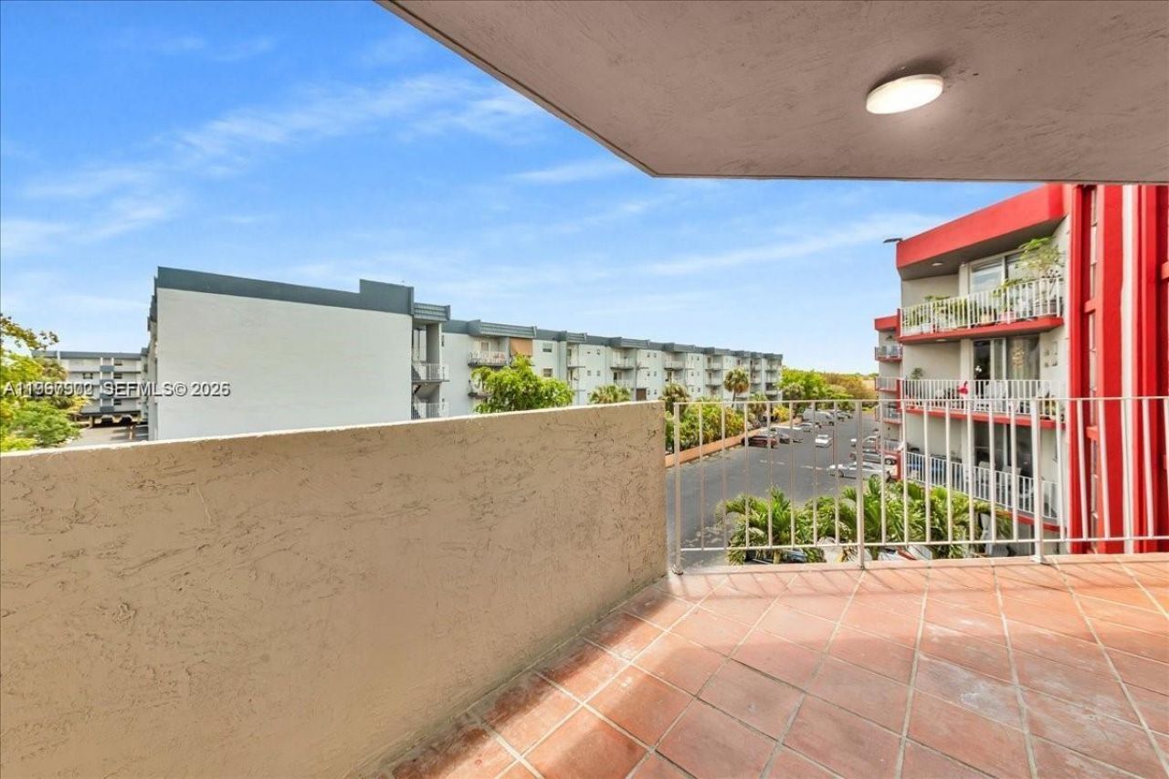 1750 W 46th St, Unit 433, Hialeah, FL 33012 Photo