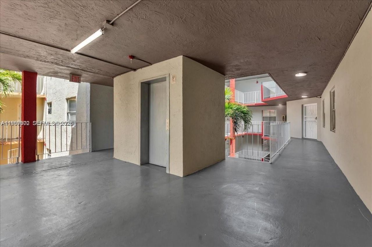 1750 W 46th St, Unit 433, Hialeah, FL 33012 Photo