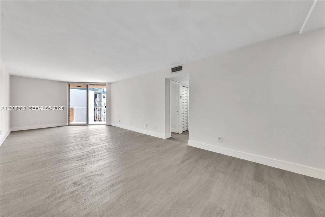 1750 W 46th St, Unit 433, Hialeah, FL 33012 Photo