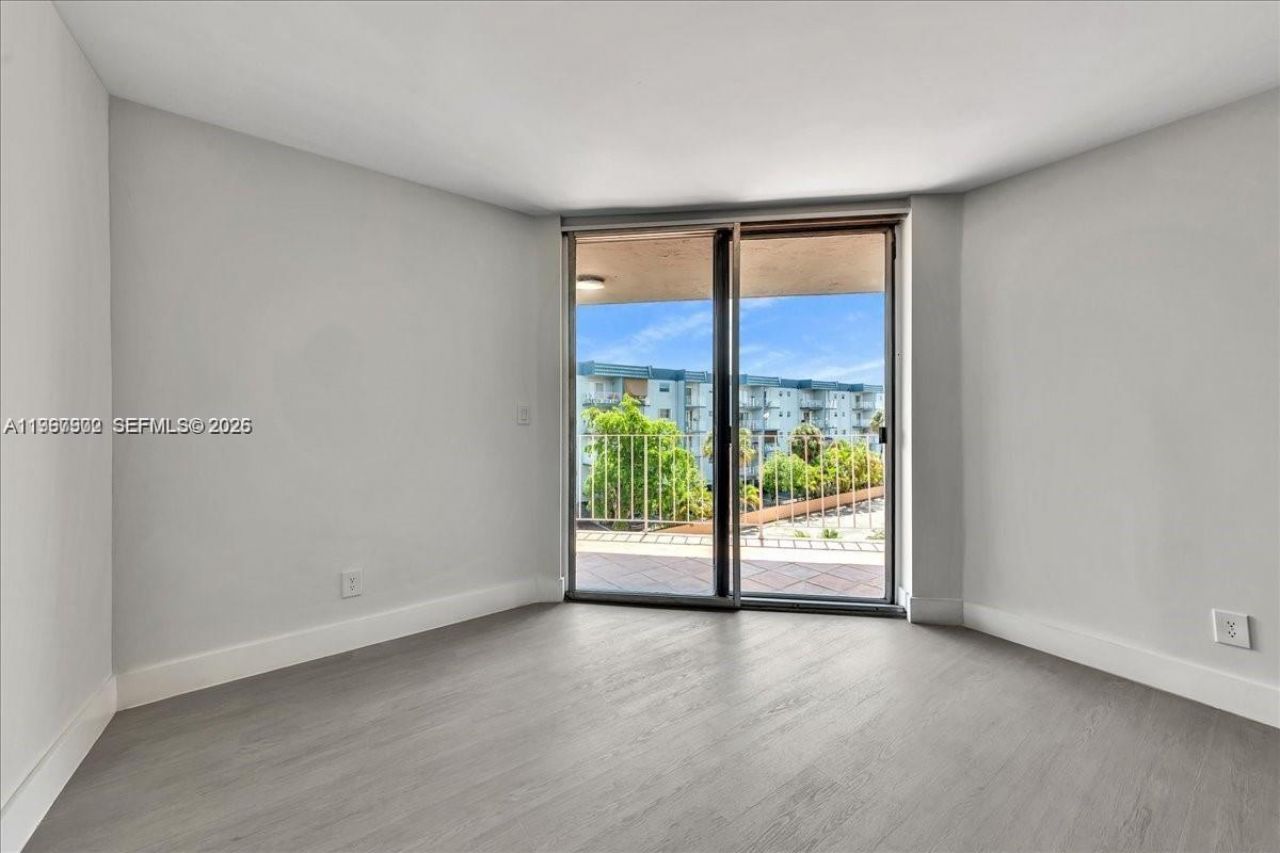 1750 W 46th St, Unit 433, Hialeah, FL 33012 Photo