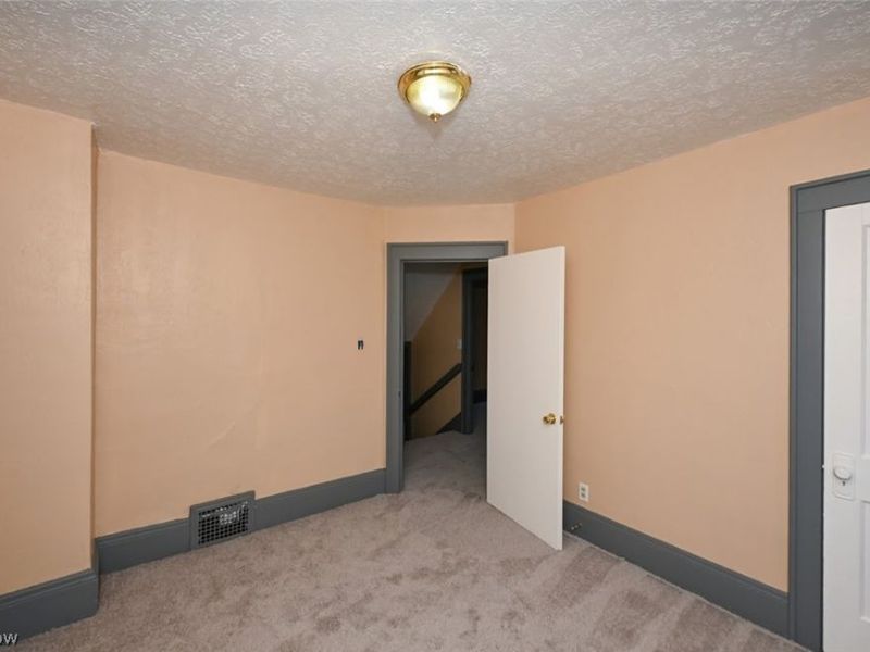 77 W Mildred Avenue, Akron, OH 44310 Photo 24