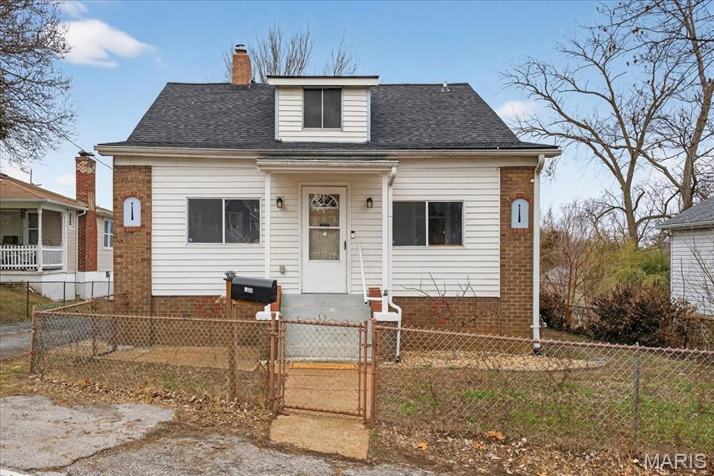 9533 Gentry Avenue, Saint Louis, MO 63125 Main Photo