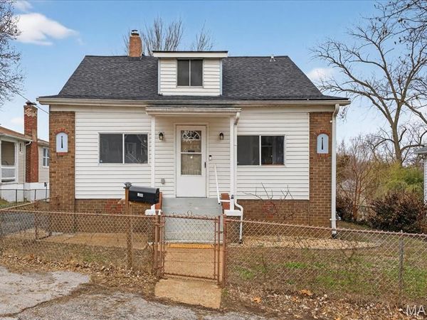 9533 Gentry Avenue, St Louis, MO 63125