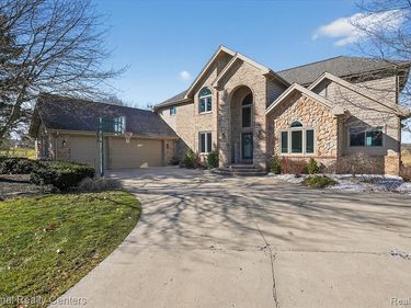 1280 Glen Court, Highland Twp, MI 48357