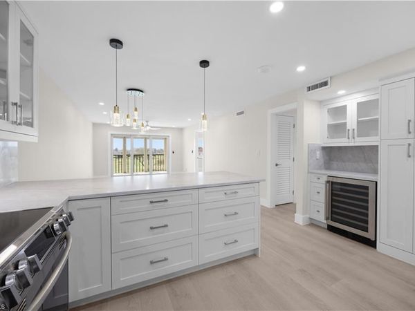 21 High Point CIR E, Unit 409, NAPLES, FL 34103