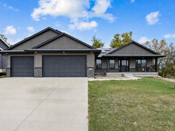 1698 Foxborough Drive, Marion, IA 52302