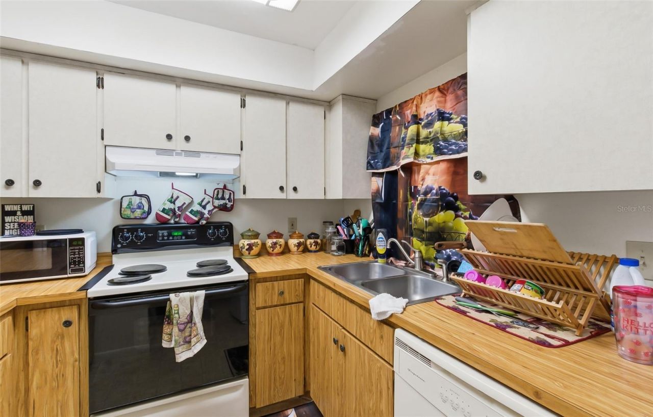 5600 59th Way N, Saint Petersburg, FL 33709 Photo