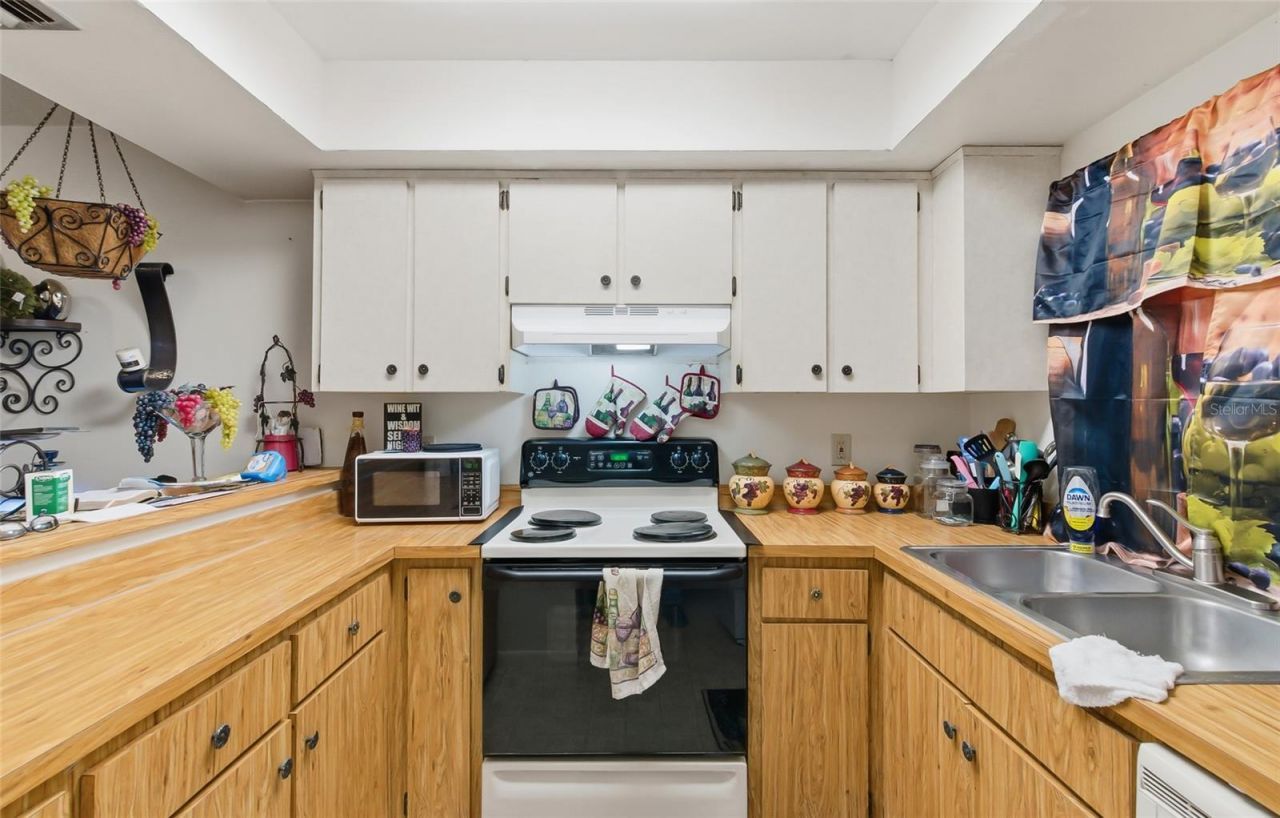 5600 59th Way N, Saint Petersburg, FL 33709 Photo