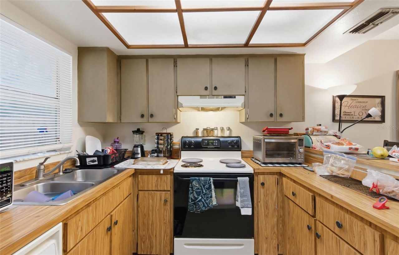 5600 59th Way N, Saint Petersburg, FL 33709 Photo