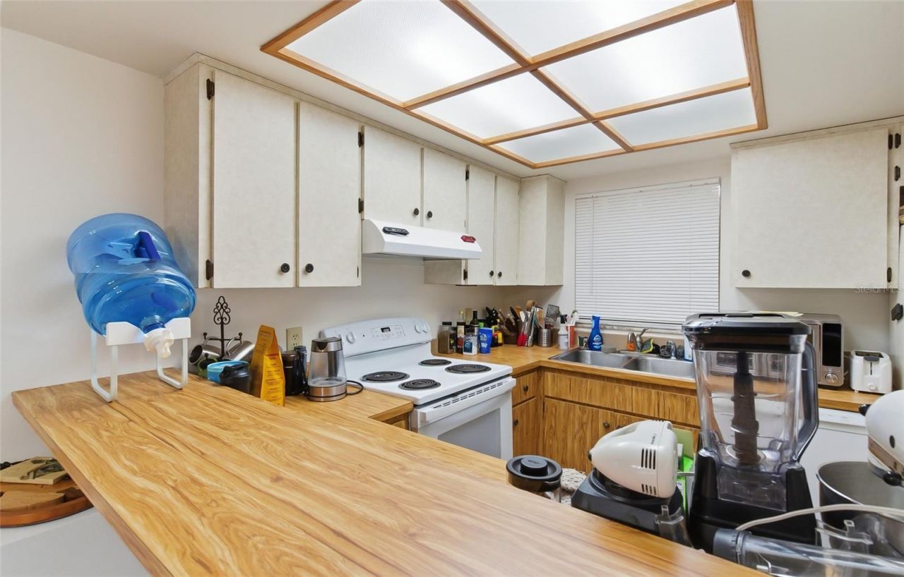 5600 59th Way N, Saint Petersburg, FL 33709 Photo