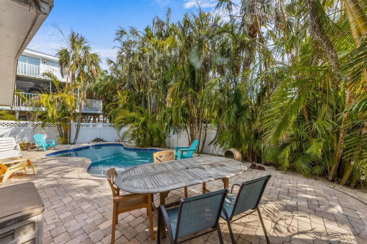 5807 De Palmas Avenue, Holmes Beach, FL 34217 Photo