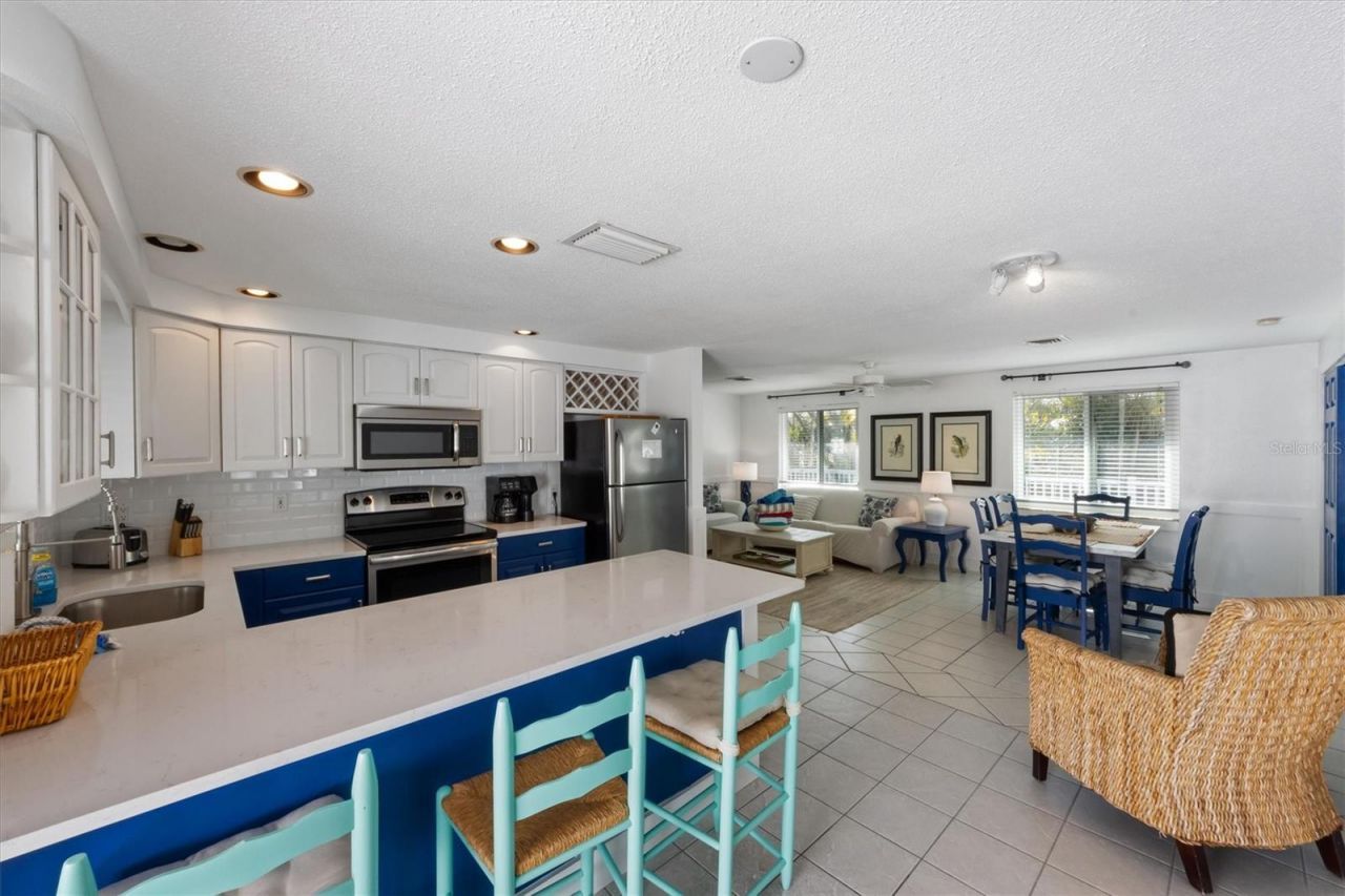 5807 De Palmas Avenue, Holmes Beach, FL 34217 Photo