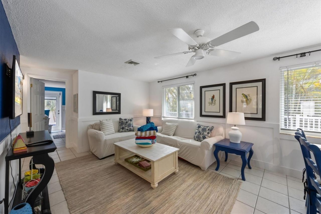 5807 De Palmas Avenue, Holmes Beach, FL 34217 Photo