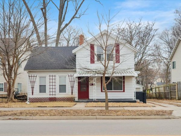 806 W Market Street, Bloomington, IL 61701