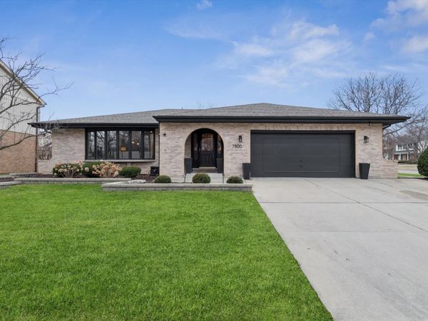 7800 Dorchester Lane, Darien, IL 60561