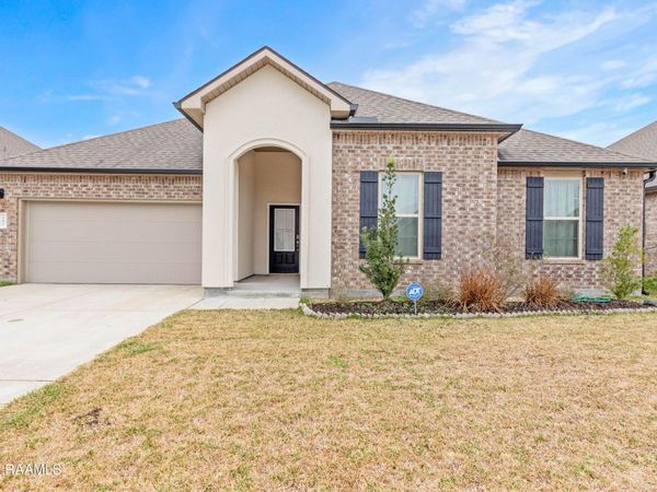 202 Rue Cordorcet, Youngsville, LA 70592