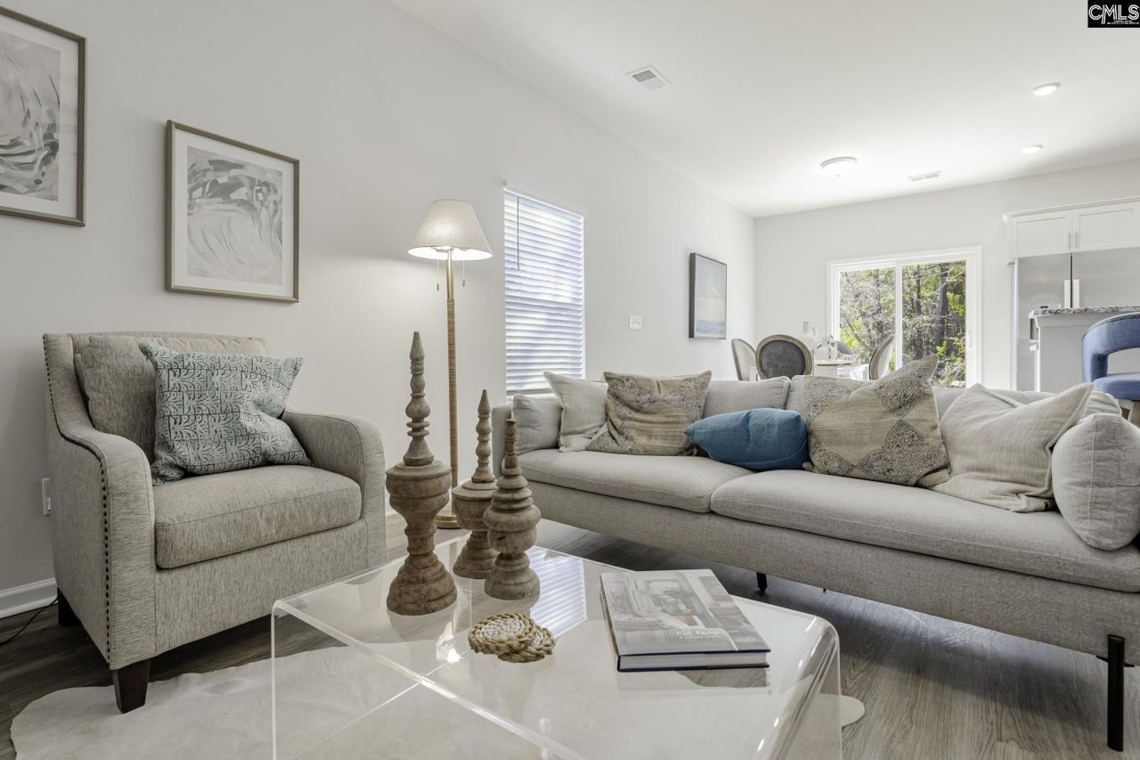 114 Middlesex Court  Photo 11