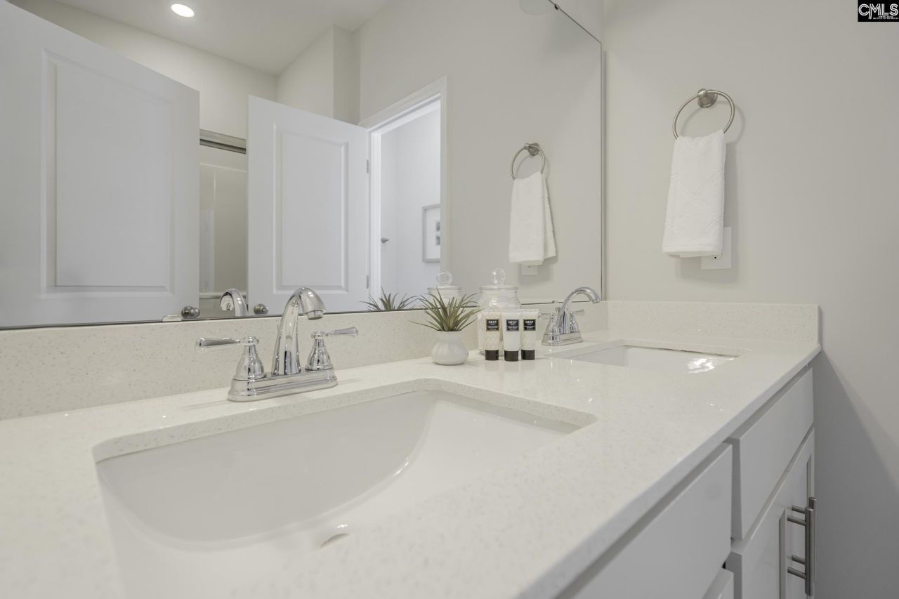 114 Middlesex Court  Photo 26