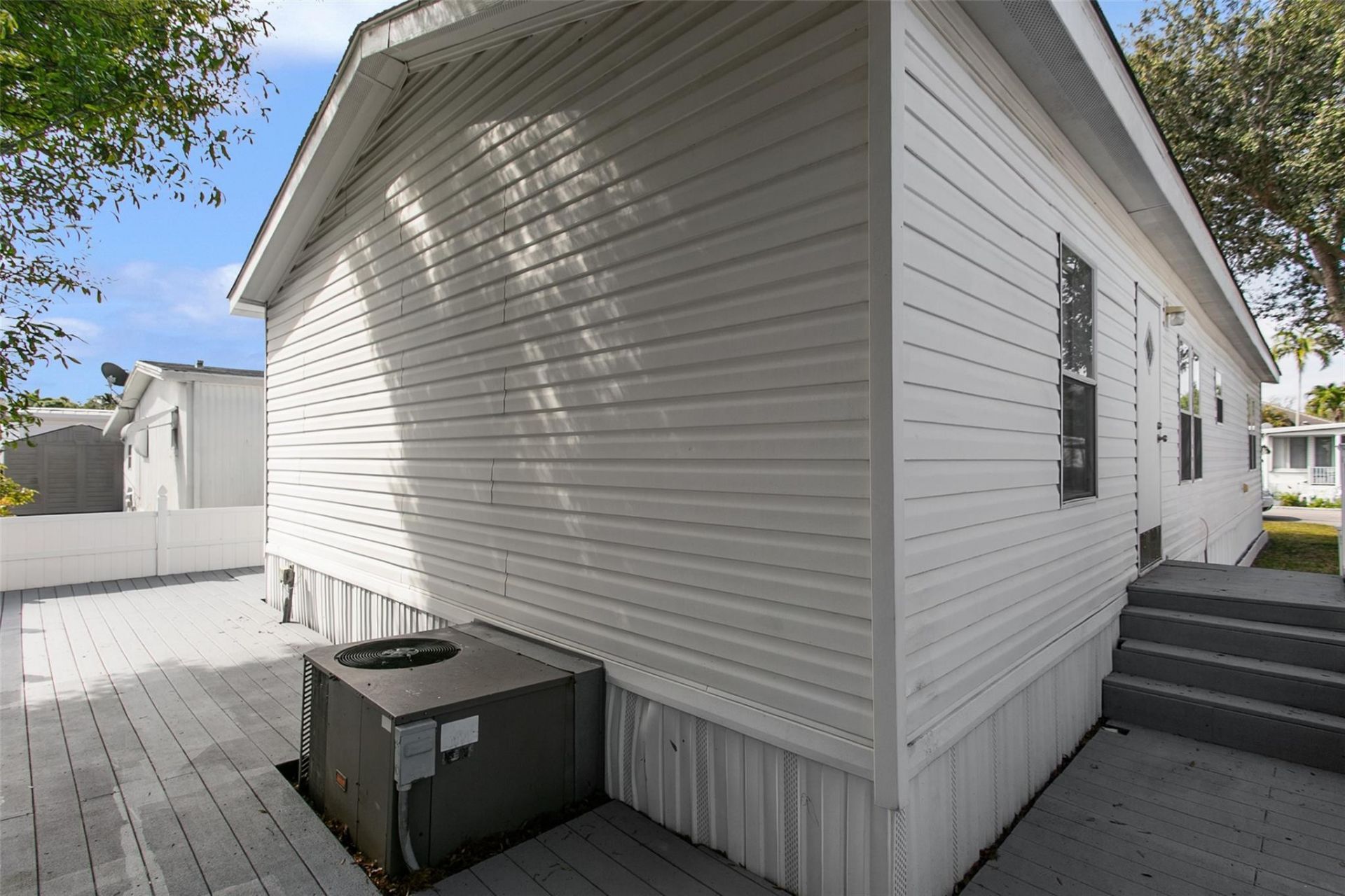 5570 SW 32nd Ter, Fort Lauderdale, FL 33312 Photo