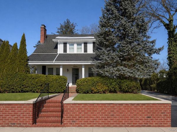 33 Marvin Avenue, Rockville Centre, NY 11570