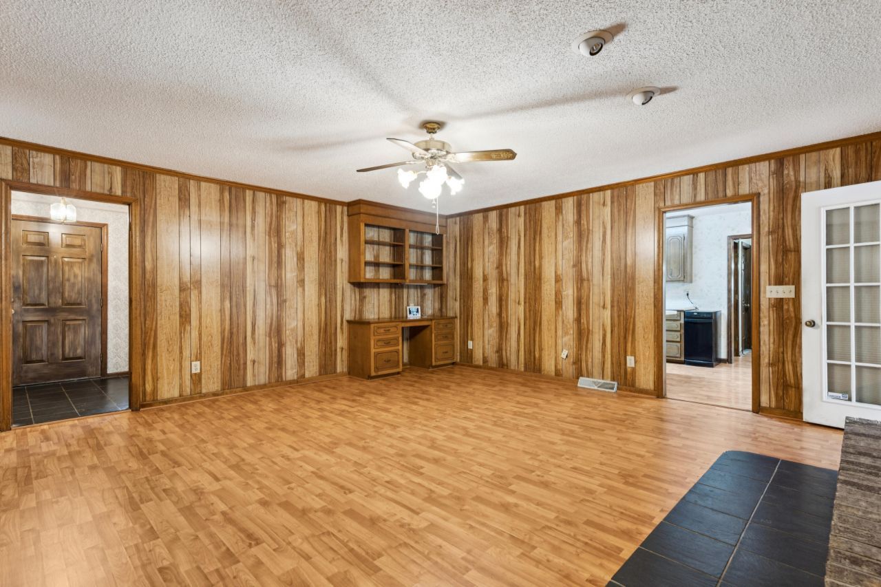 110 Parkwood Drive Photo 11