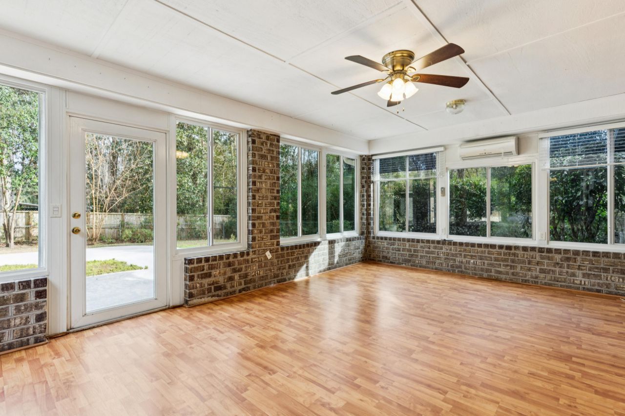 110 Parkwood Drive Photo 12