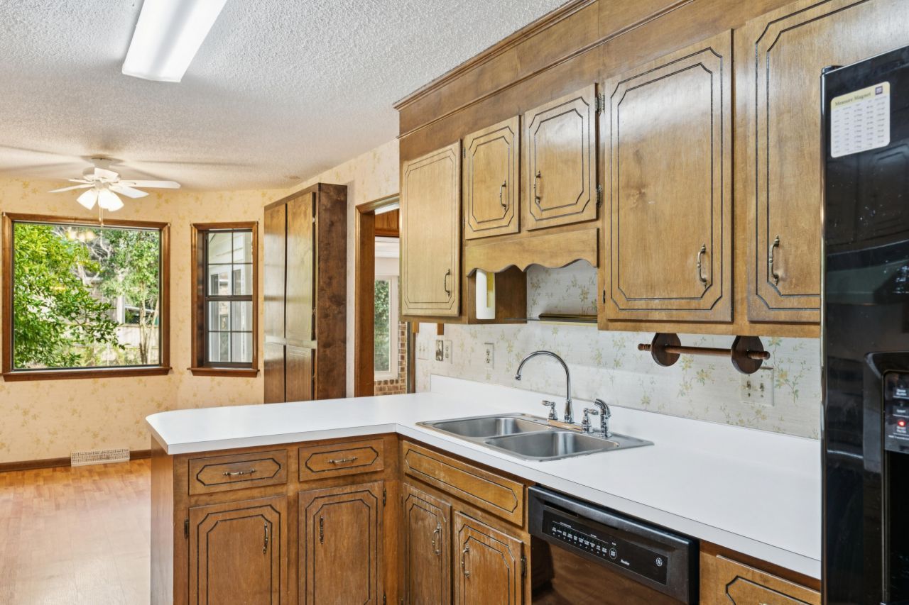 110 Parkwood Drive Photo 17