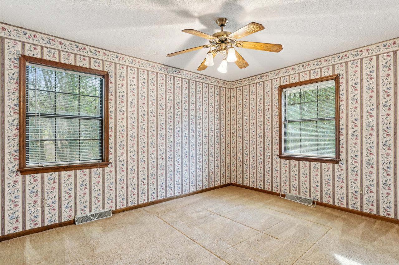 110 Parkwood Drive Photo 27