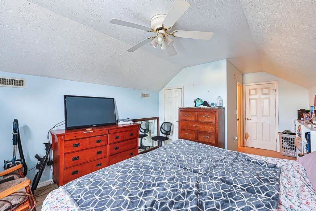 1618 Heathmuir Dr.  Photo 32