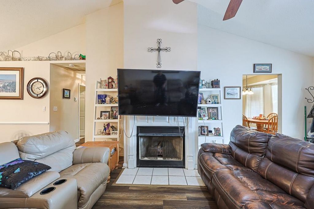 1618 Heathmuir Dr.  Photo 5