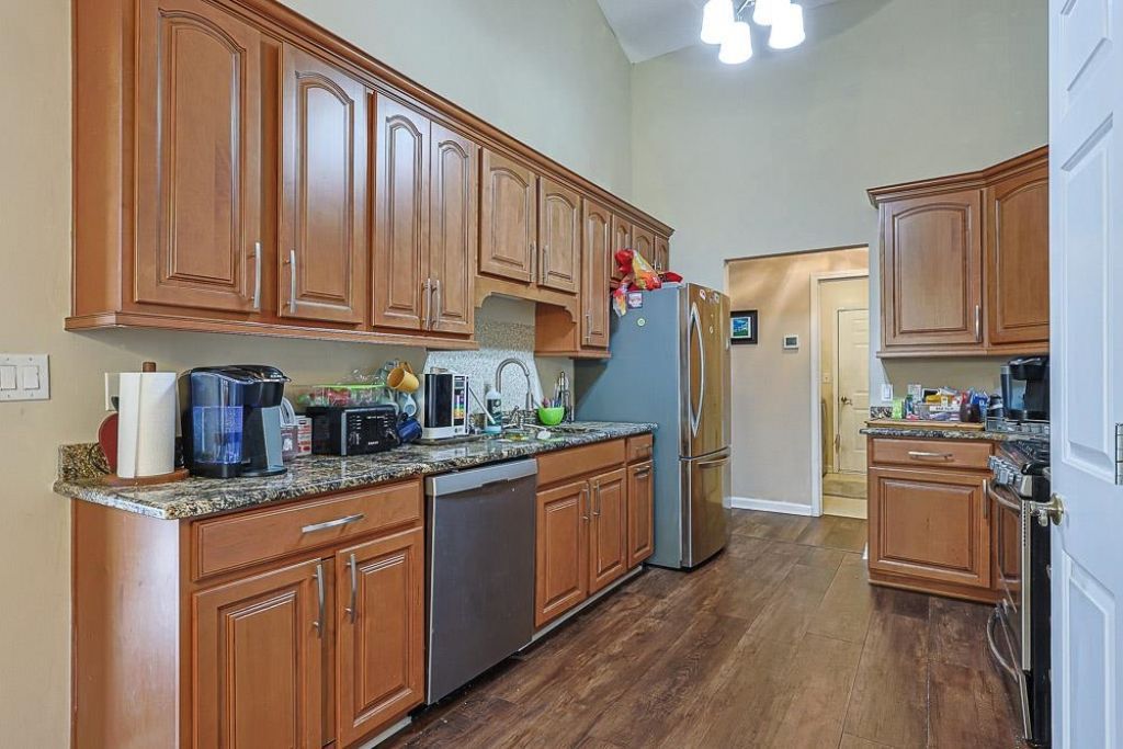 1618 Heathmuir Dr.  Photo 6