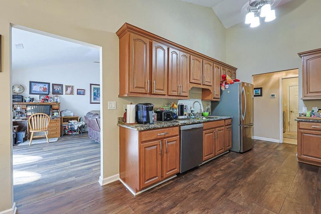 1618 Heathmuir Dr.  Photo 8