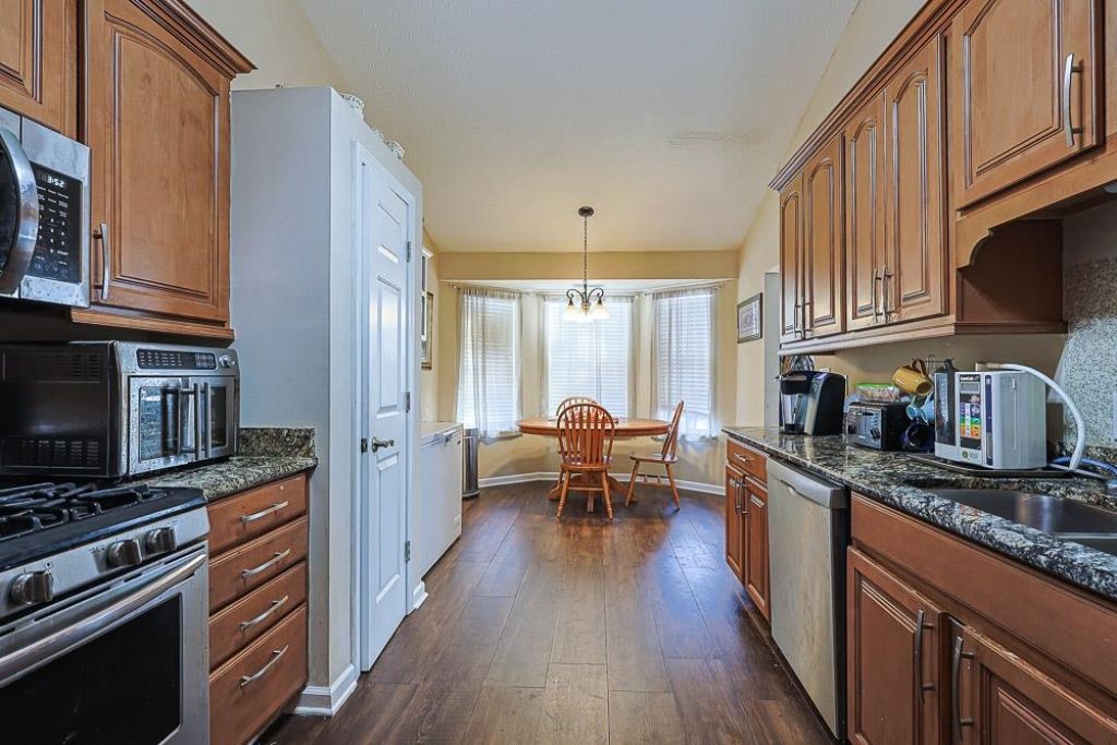 1618 Heathmuir Dr.  Photo 9