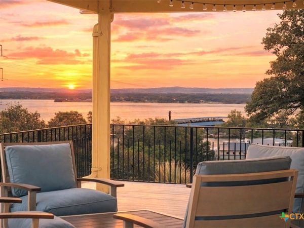 100 Kings Way , Horseshoe Bay, TX 78657