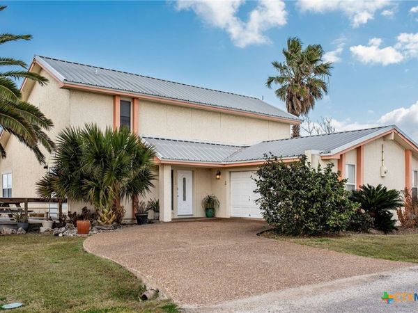 132 Waterfront Alley, Port Lavaca, TX 77979