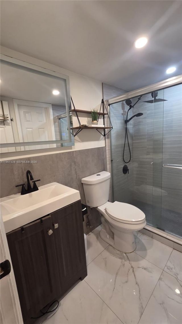 1711 W 58th St, Unit B-30, Hialeah, FL 33012 Photo