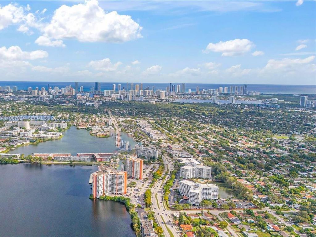 1300 NE Miami Gardens Dr, Unit 711E, Miami, FL 33179 Photo