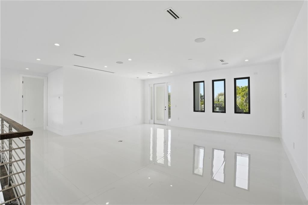 5735 Riverside Dr, Cape Coral, FL 33904 Photo