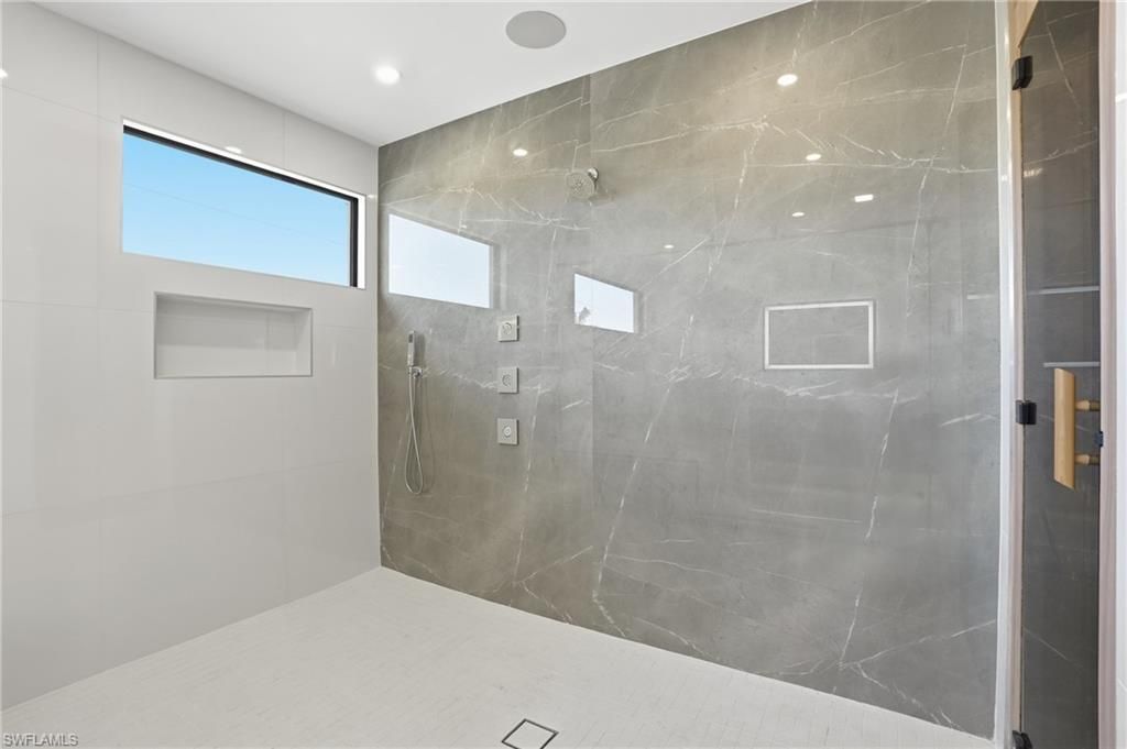 5735 Riverside Dr, Cape Coral, FL 33904 Photo