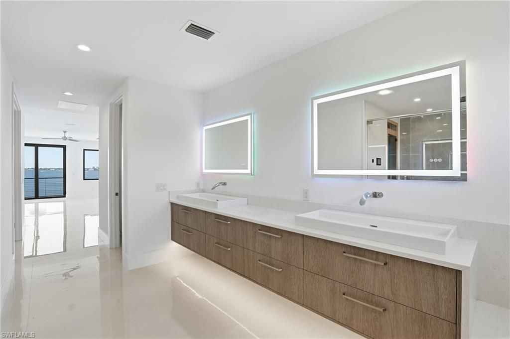 5735 Riverside Dr , Cape Coral, FL 33904 Photo