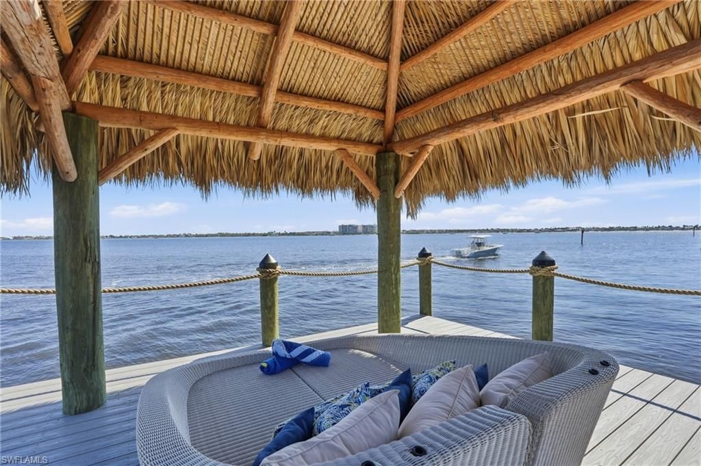 5735 Riverside Dr, Cape Coral, FL 33904 Photo