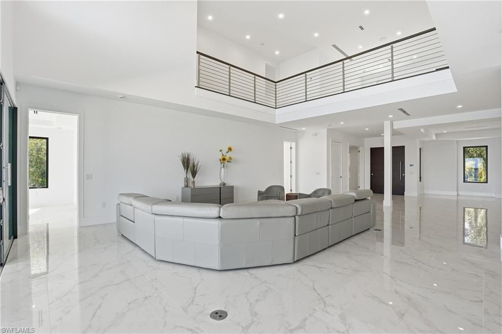 5735 Riverside Dr, Cape Coral, FL 33904 Photo