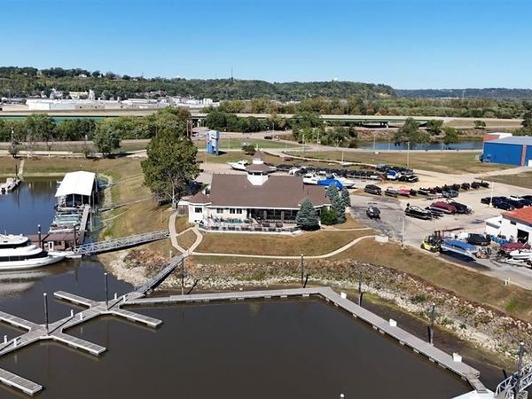 1630 E 16th EXT Street, Dubuque, IA 52001