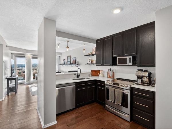 300 Walnut Street, Unit 604, Des Moines, IA 50309