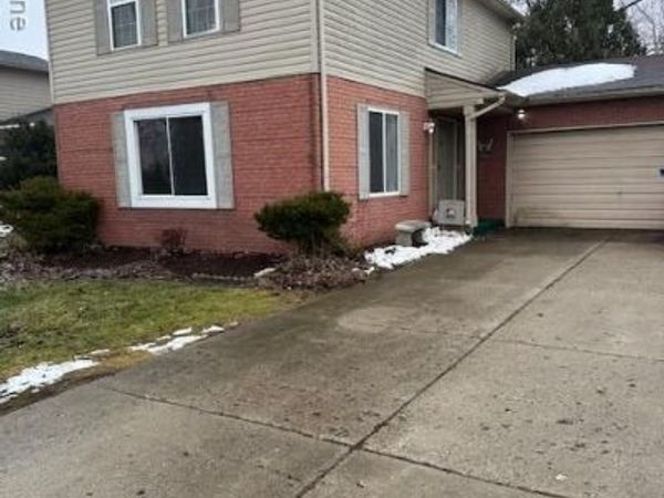 942 Hogarth Avenue, Waterford Twp, MI 48328