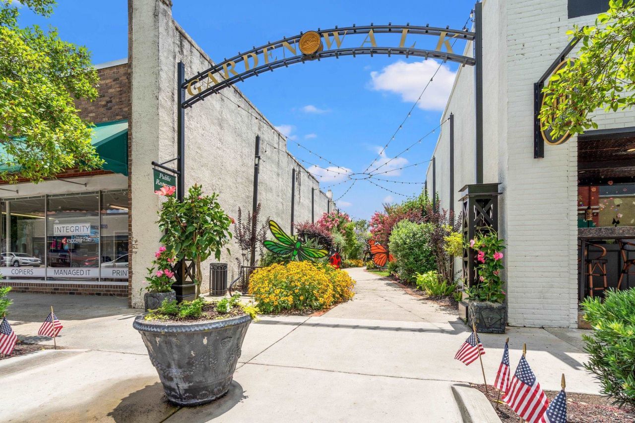 960 Woodside Dr.  Photo 32