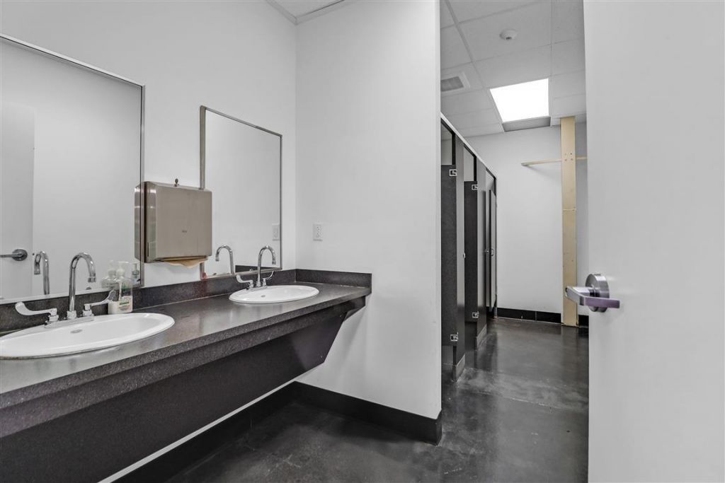 2137 Savannah Highway  Photo 25