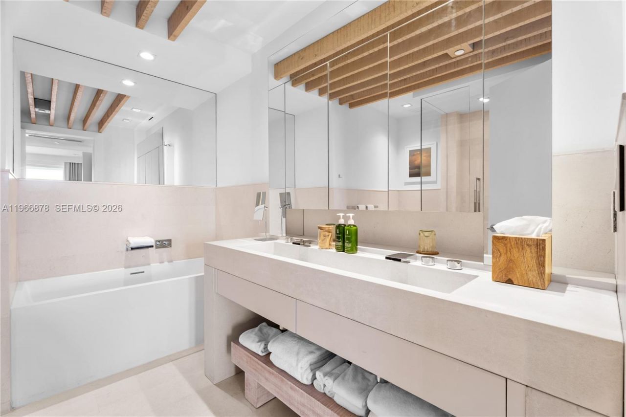 102 24th St, Unit PH-1703, Miami Beach, FL 33139 Photo