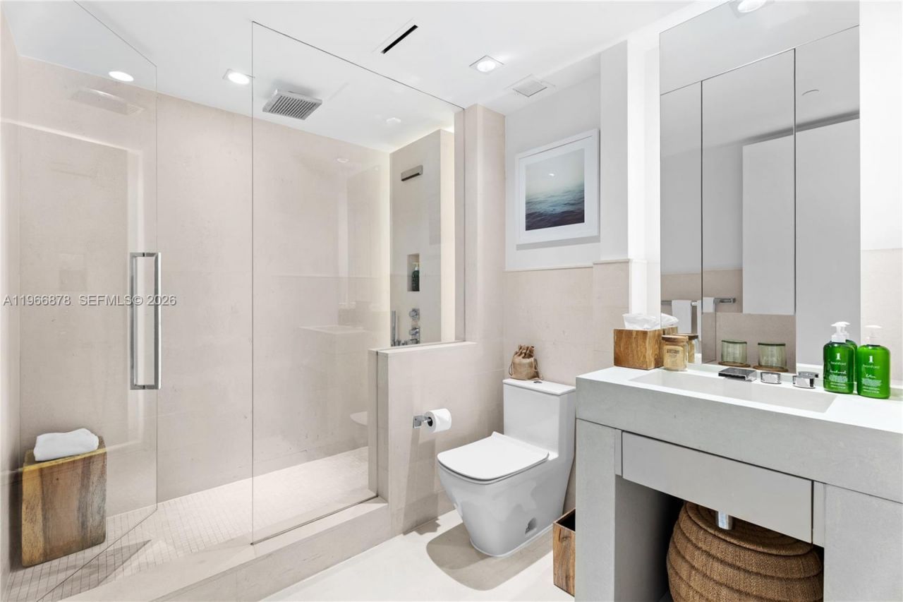 102 24th St, Unit PH-1703, Miami Beach, FL 33139 Photo